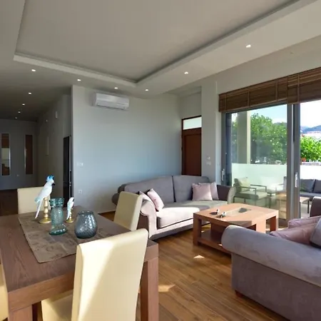 Gonis Grand Luxury